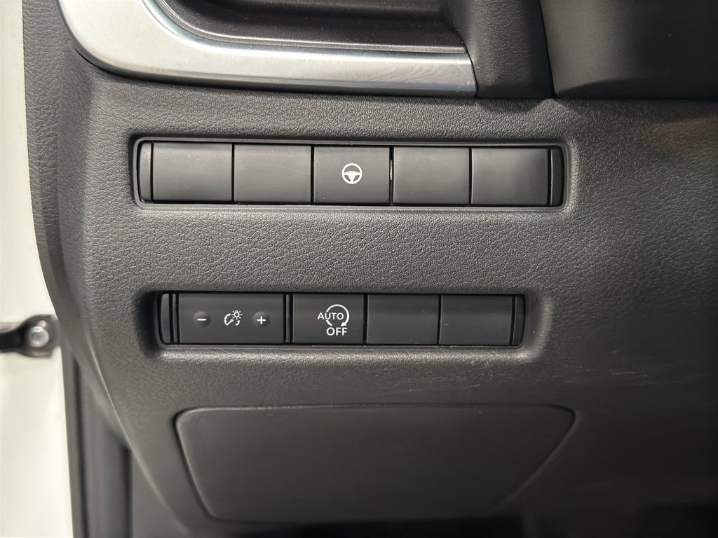 Used 2023 Nissan Rogue SV image 11