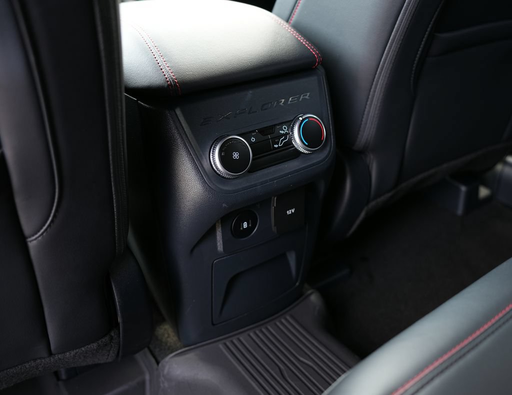 Used 2025 Ford Explorer ST-Line RWD image 28