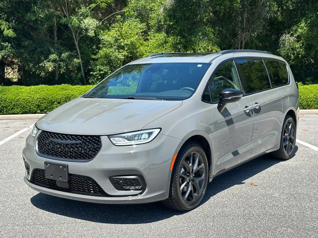 Used 2025 Chrysler Pacifica Limited
