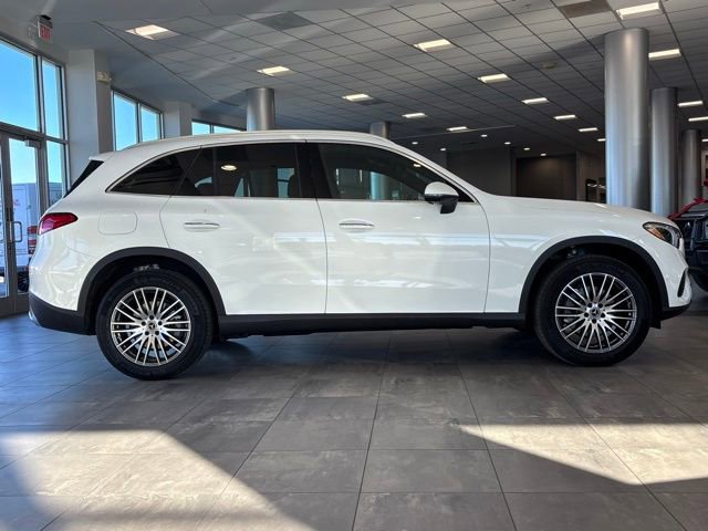 Used 2026 Mercedes-Benz GLC 300 4MATIC image 2