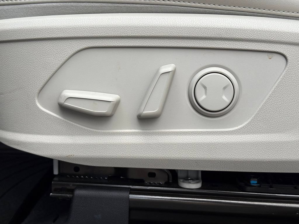 Certified 2023 Kia Sorento SX FWD image 11