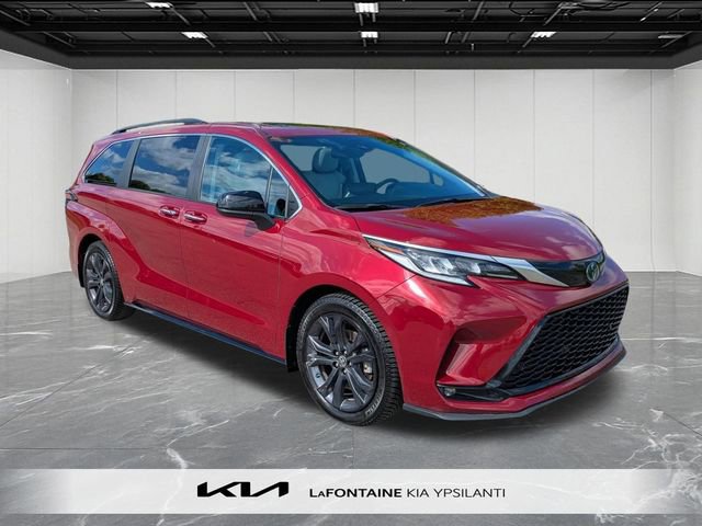 Used 2023 Toyota Sienna XSE FWD image 7