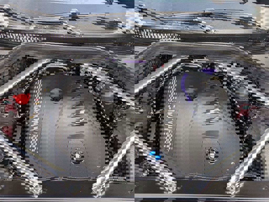 New 2025 BMW X7 xDrive40i w/ Premium Package image 7