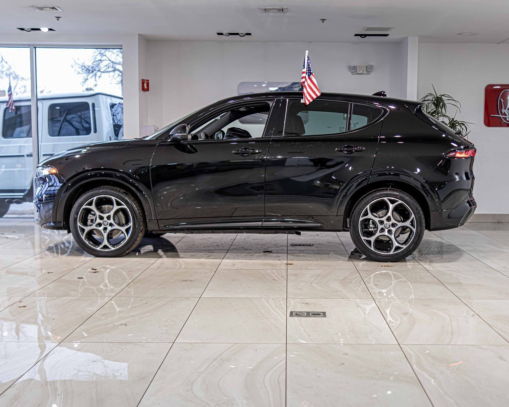 New 2025 Alfa Romeo Tonale w/ Premium Package image 6
