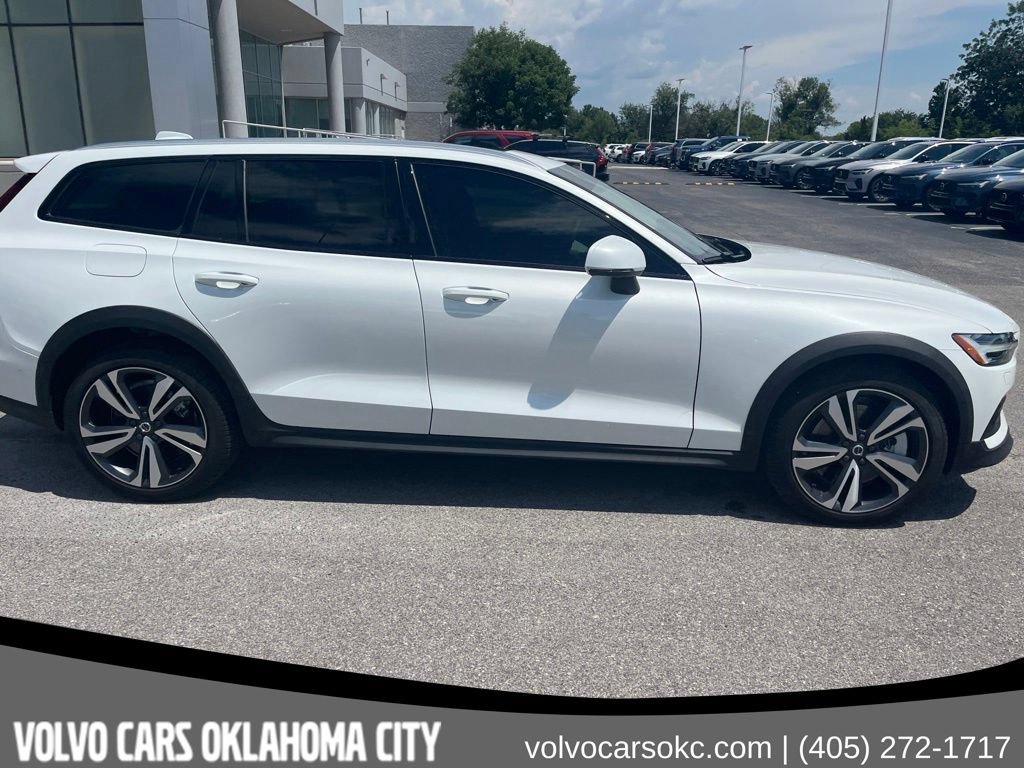 Certified 2026 Volvo V60 B5 Cross Country Plus w/ Climate Package AWD/4WD image 4