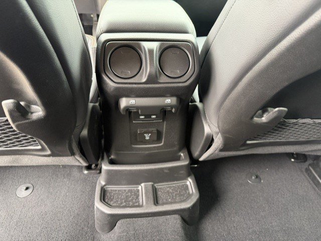 Used 2026 Jeep Wrangler Unlimited Sahara AWD/4WD image 29