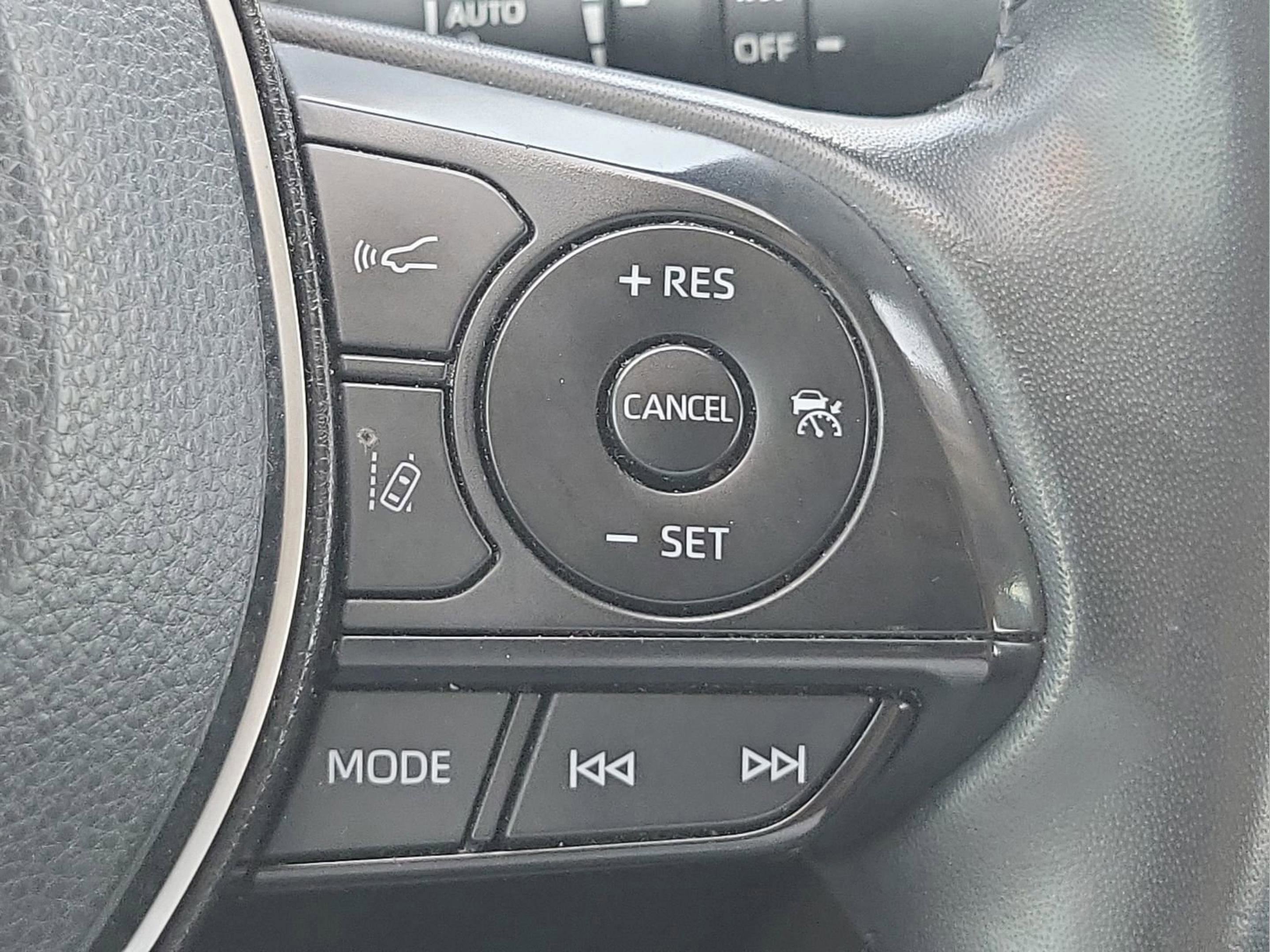 Used 2023 Toyota RAV4 XLE Premium FWD image 11