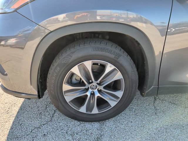 Used 2024 Toyota Highlander XLE image 8