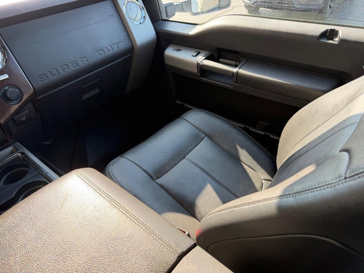 Used 2015 Ford F250 Lariat w/ Lariat Interior Package AWD/4WD image 16