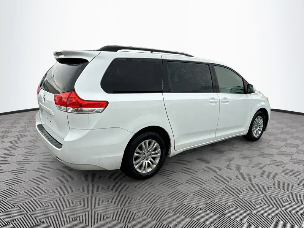 Used 2014 Toyota Sienna XLE FWD image 5