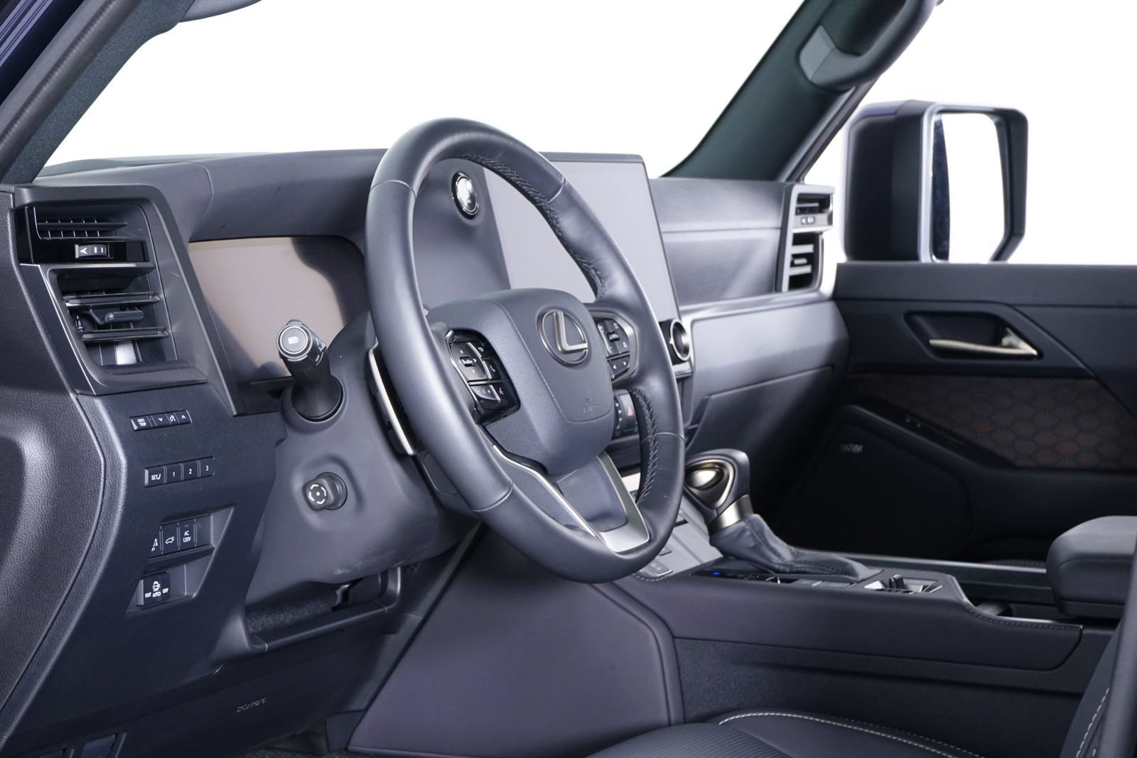 Used 2025 Lexus GX 550 w/ Accessory Package (2T) AWD/4WD image 4