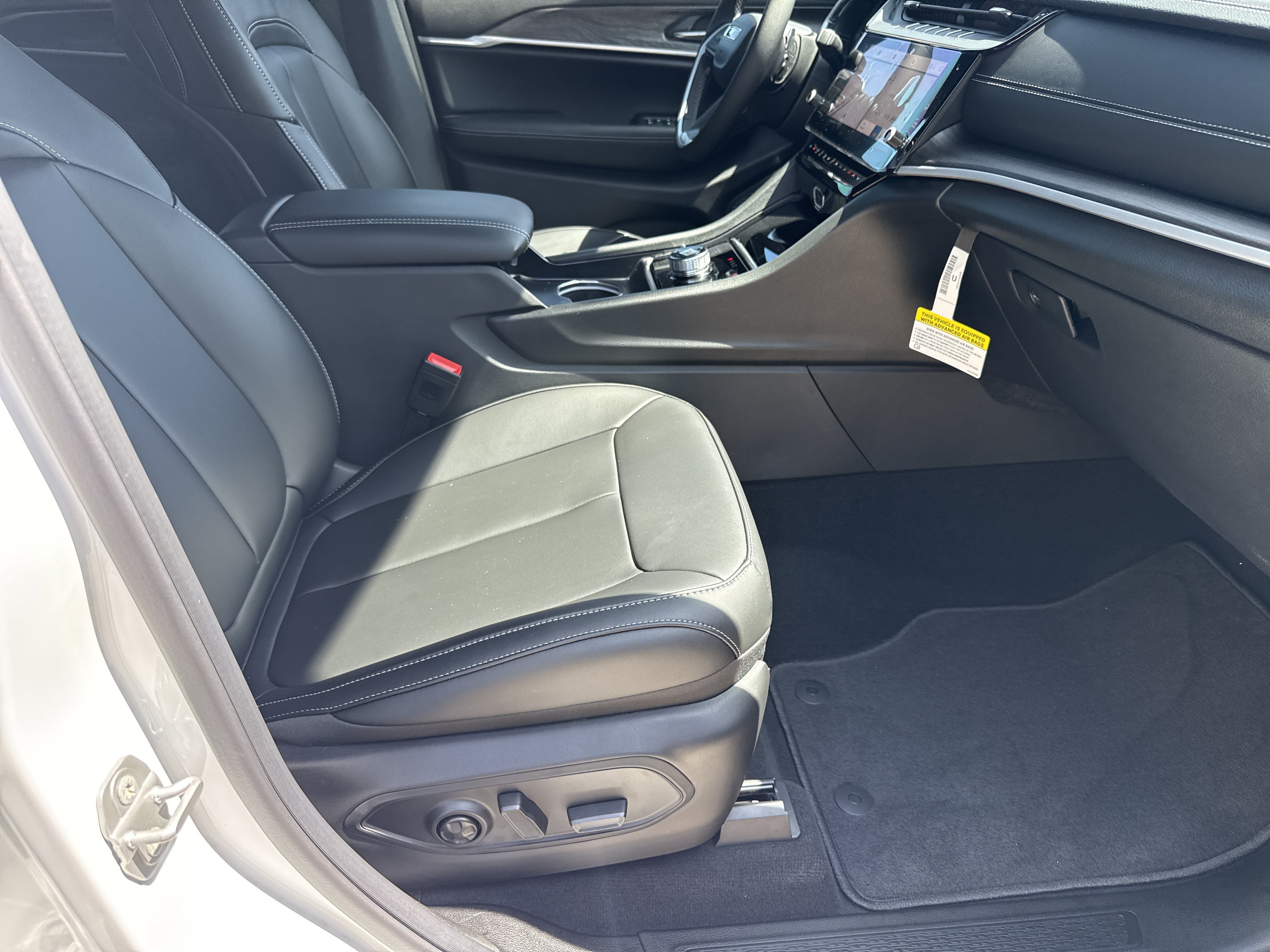 New 2026 Jeep Grand Cherokee Limited w/ Limited Altitude Package AWD/4WD image 13