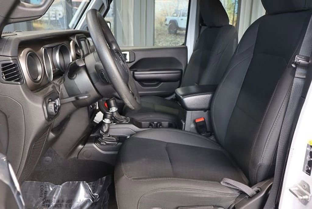 Used 2020 Jeep Gladiator Sport image 10