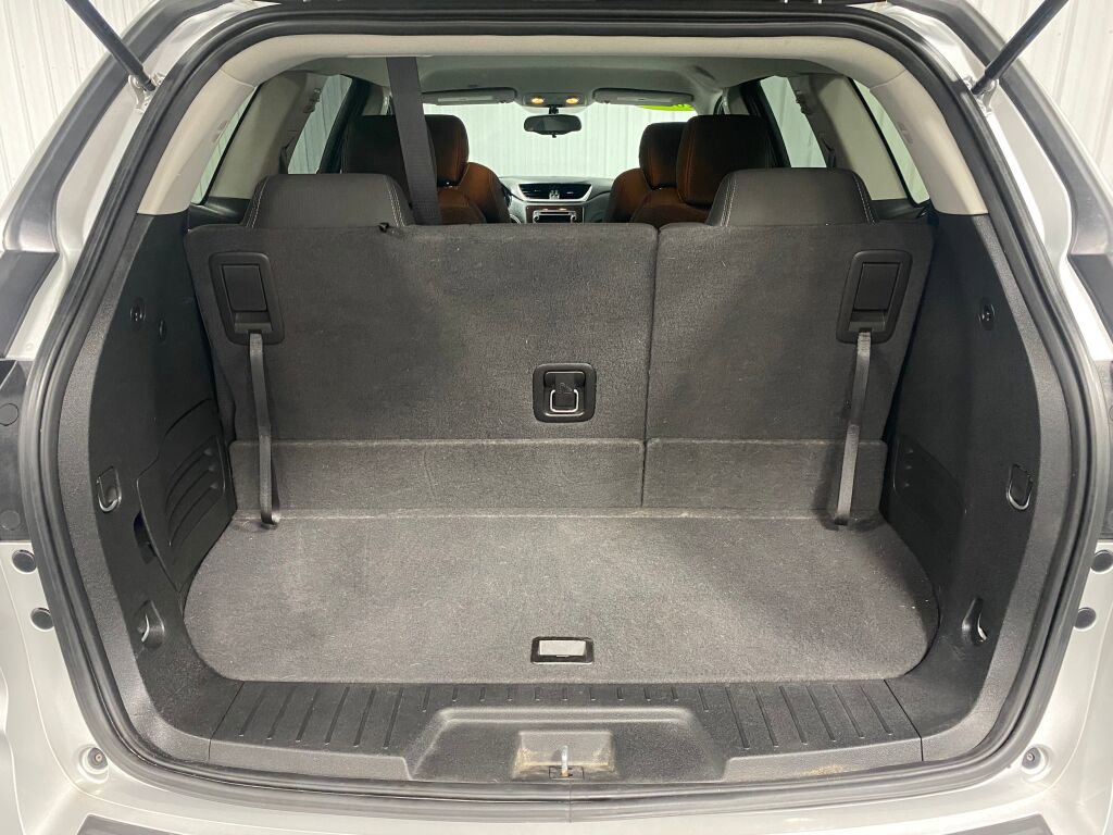 Used 2017 Chevrolet Traverse LT w/ Style and Technology Package image 8