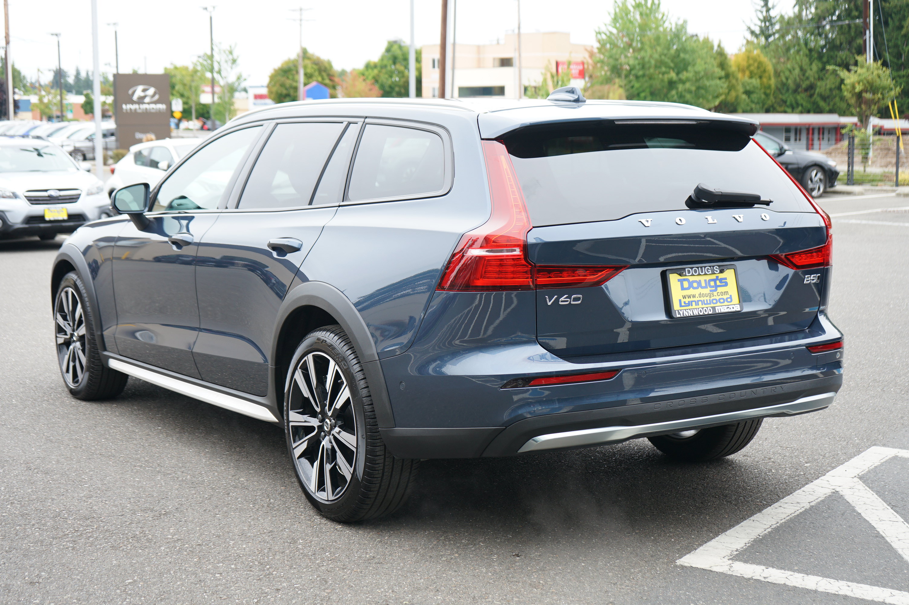 Used 2026 Volvo V60 B5 Cross Country Ultra AWD/4WD image 5