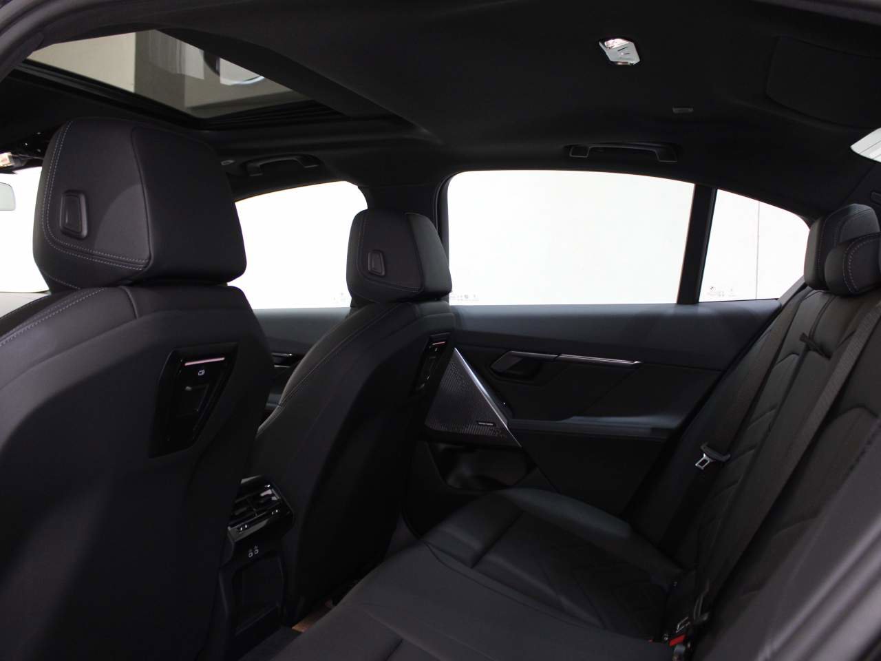 Used 2024 BMW i5 eDrive40i w/ Premium Package image 15