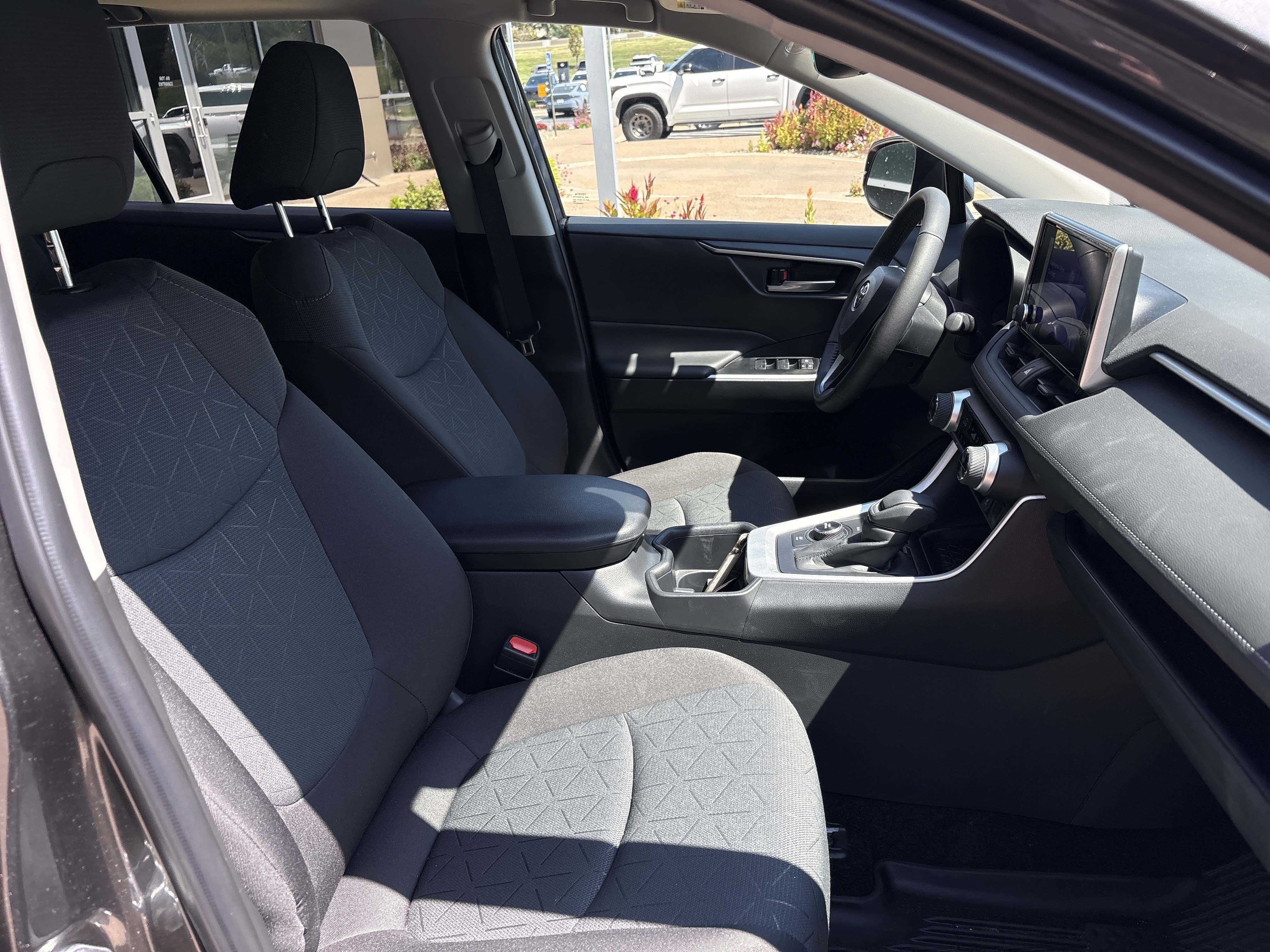 Used 2025 Toyota RAV4 XLE w/ Convenience Package AWD/4WD image 33