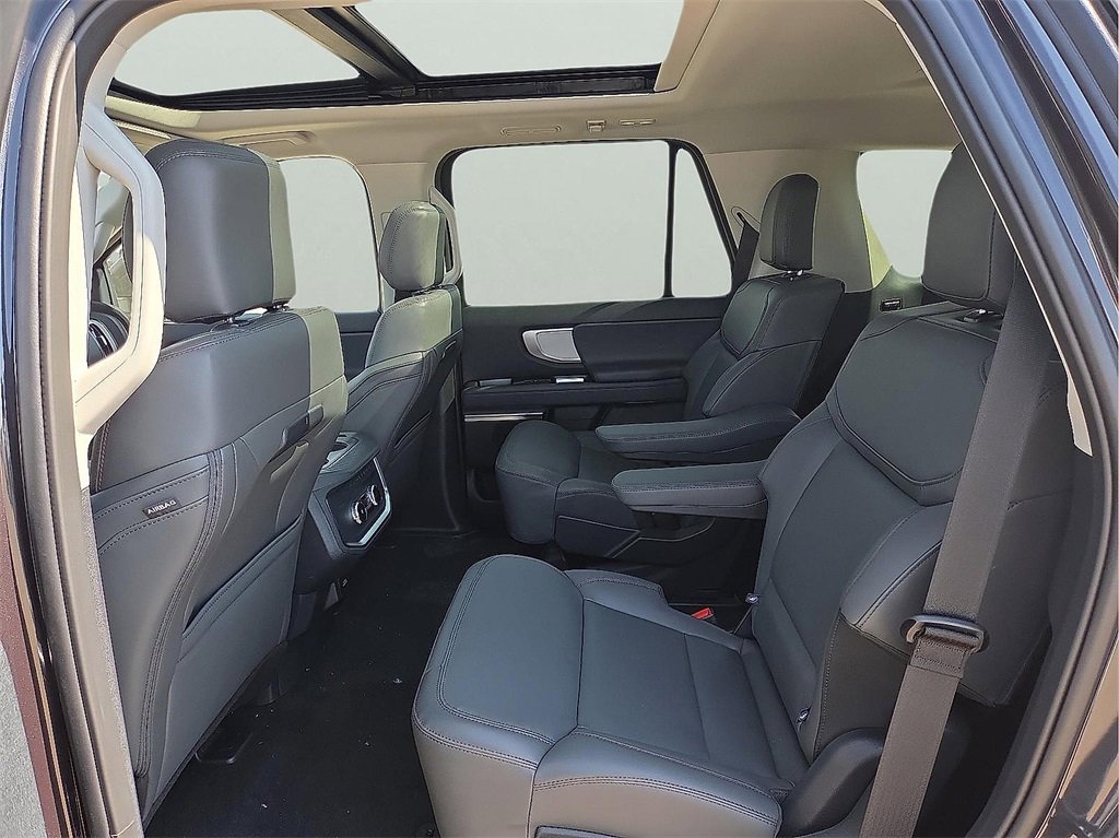 New 2025 Ford Expedition Active image 9