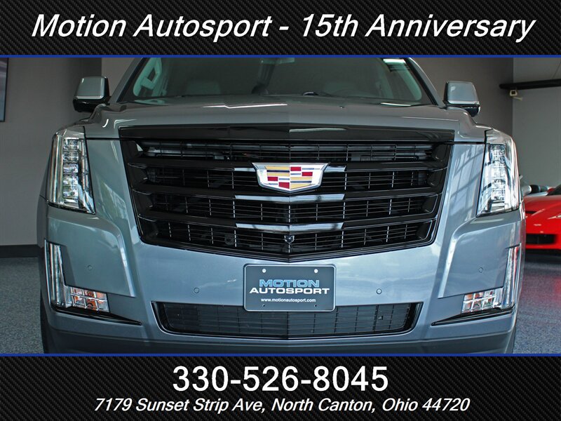 Used 2020 Cadillac Escalade Luxury w/ Escalade Sport Edition AWD/4WD image 3