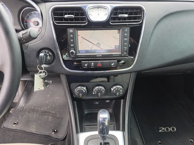 Used 2012 Chrysler 200 Limited FWD image 19
