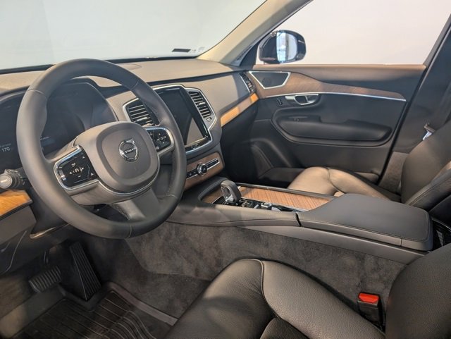 Used 2023 Volvo XC90 B5 Plus w/ Protection Package Premier image 10