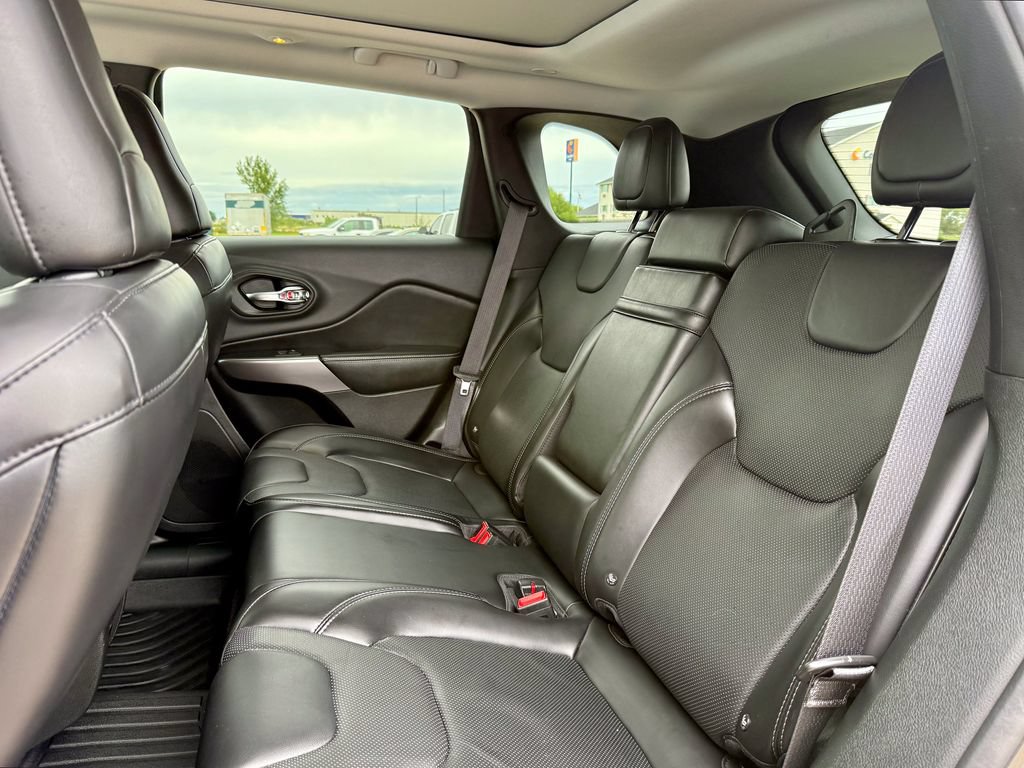 Used 2019 Jeep Cherokee Limited AWD/4WD image 12