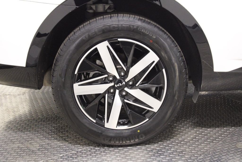 Used 2023 Kia Sorento S w/ Panoramic Sunroof Package FWD image 14