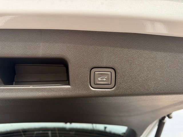 New 2026 Chevrolet Traverse RS w/ LPO, Floor Liner Package image 17