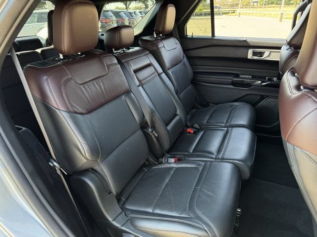 Used 2022 Ford Explorer Platinum w/ Equipment Group 601A RWD image 31