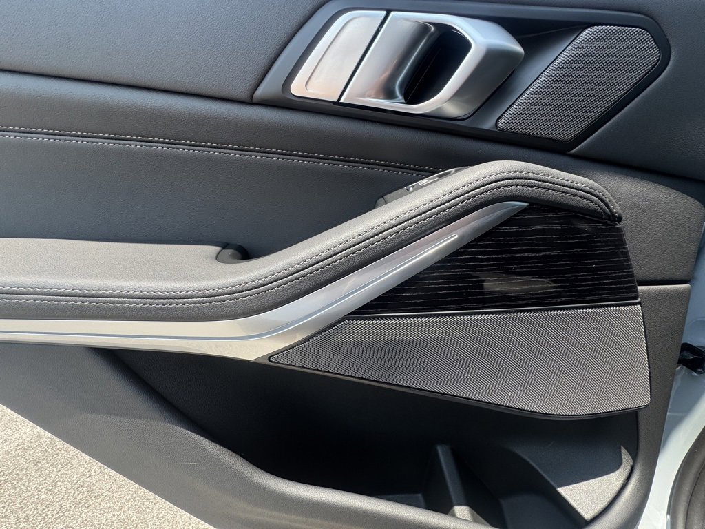 Used 2026 BMW X5 xDrive40i w/ M Sport Package image 17