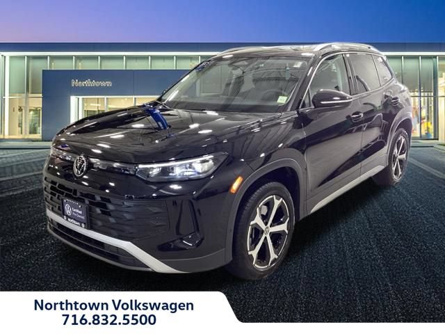 Used 2025 Volkswagen Tiguan SE w/ Panoramic Sunroof Package