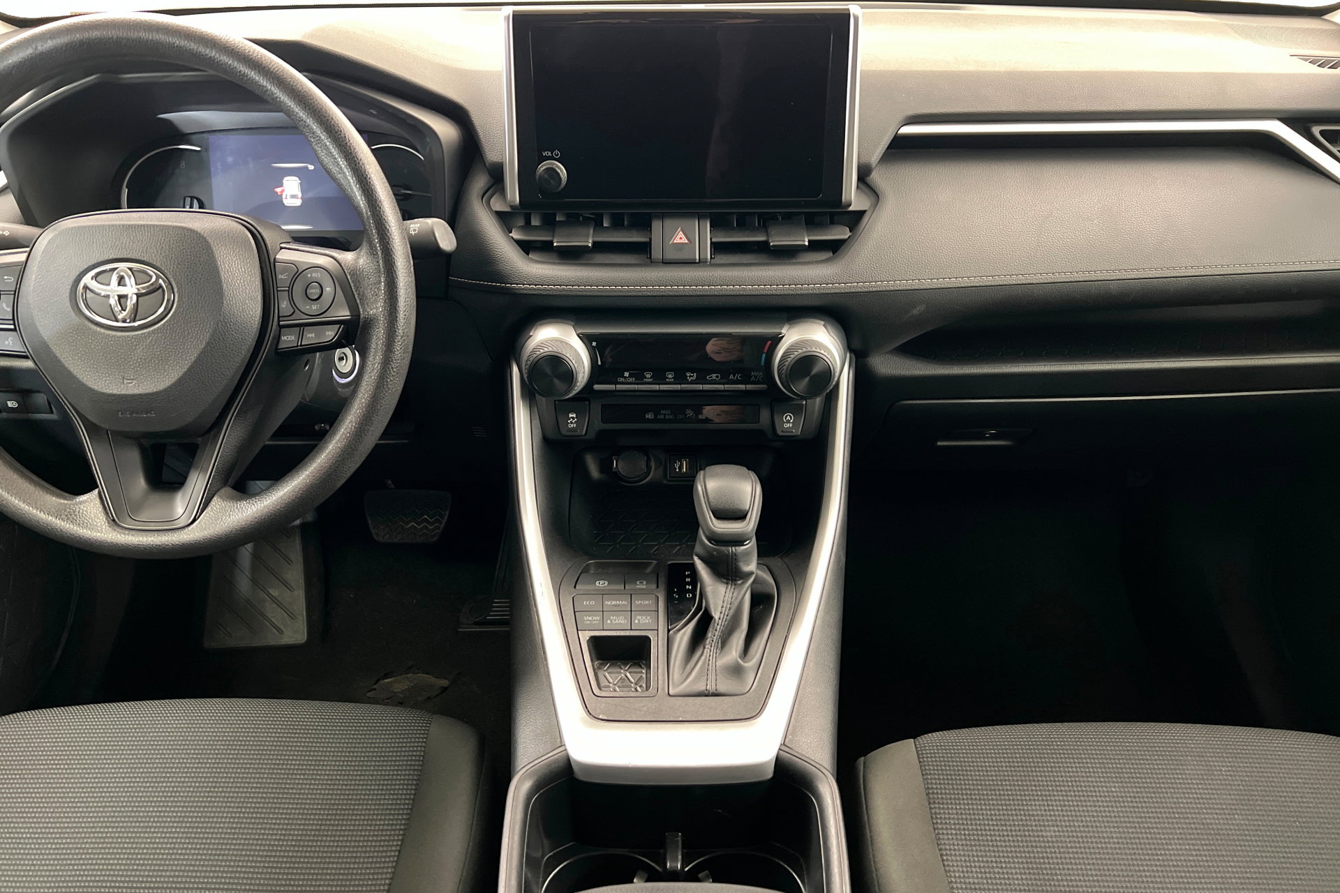 Used 2024 Toyota RAV4 LE image 14