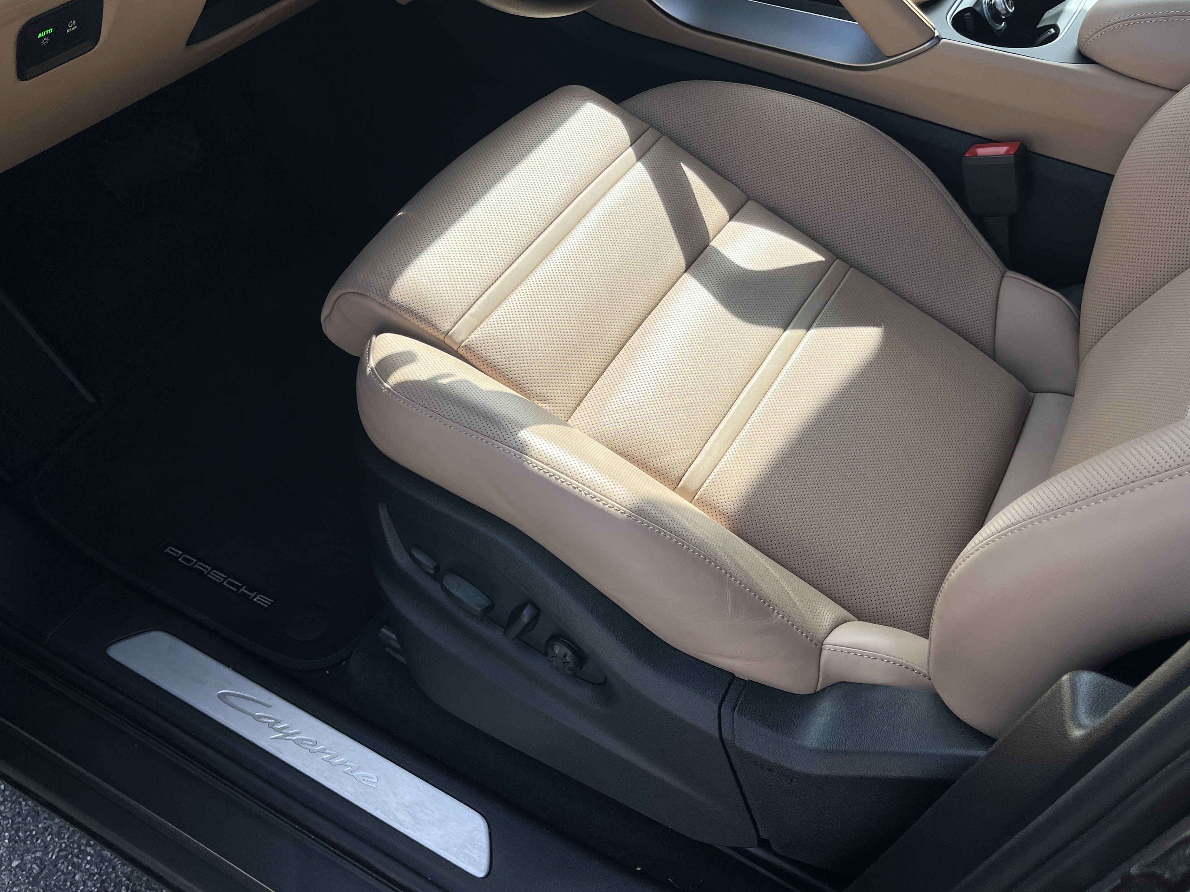 Certified 2025 Porsche Cayenne image 19