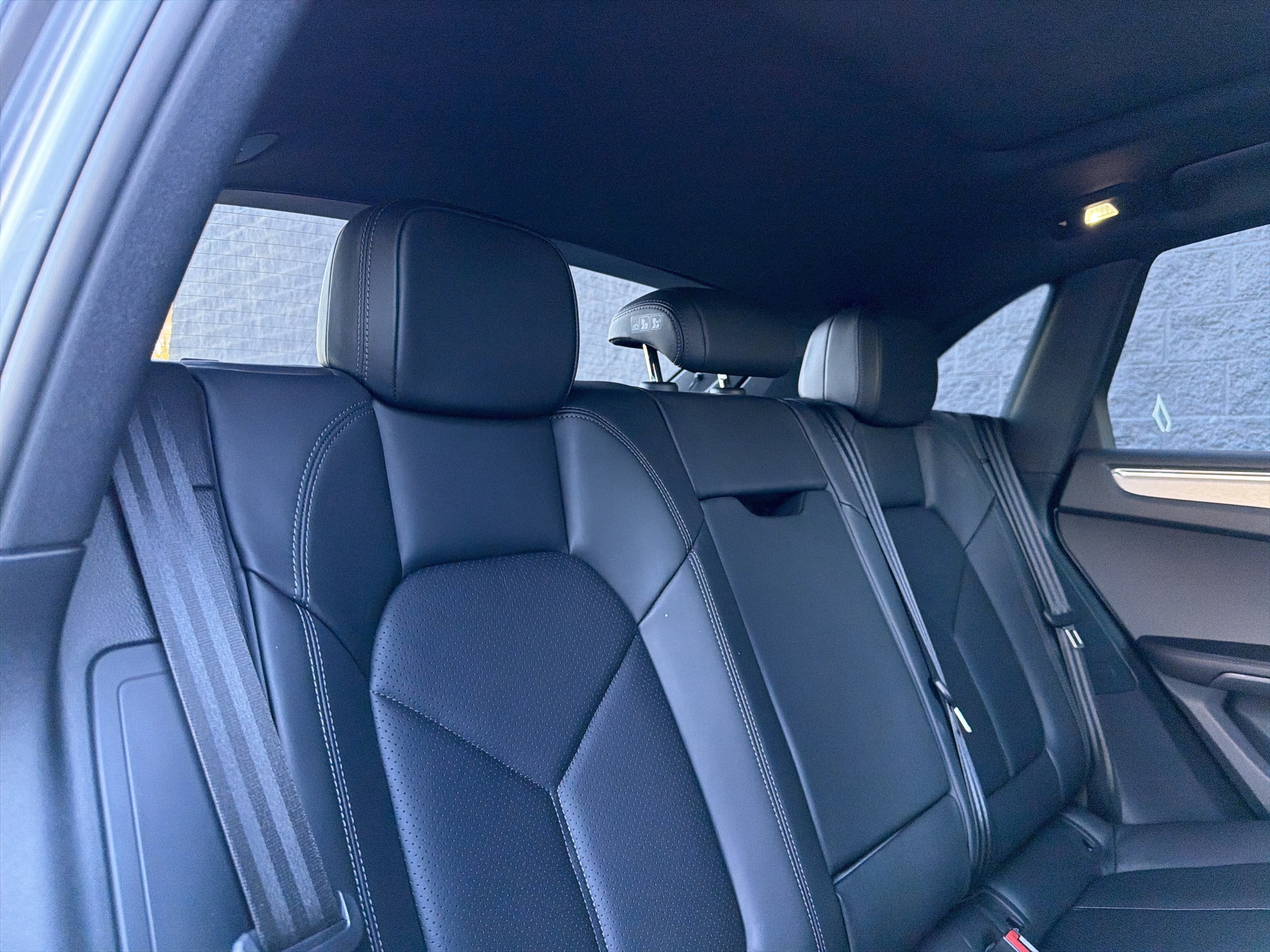 Certified 2025 Porsche Macan image 31