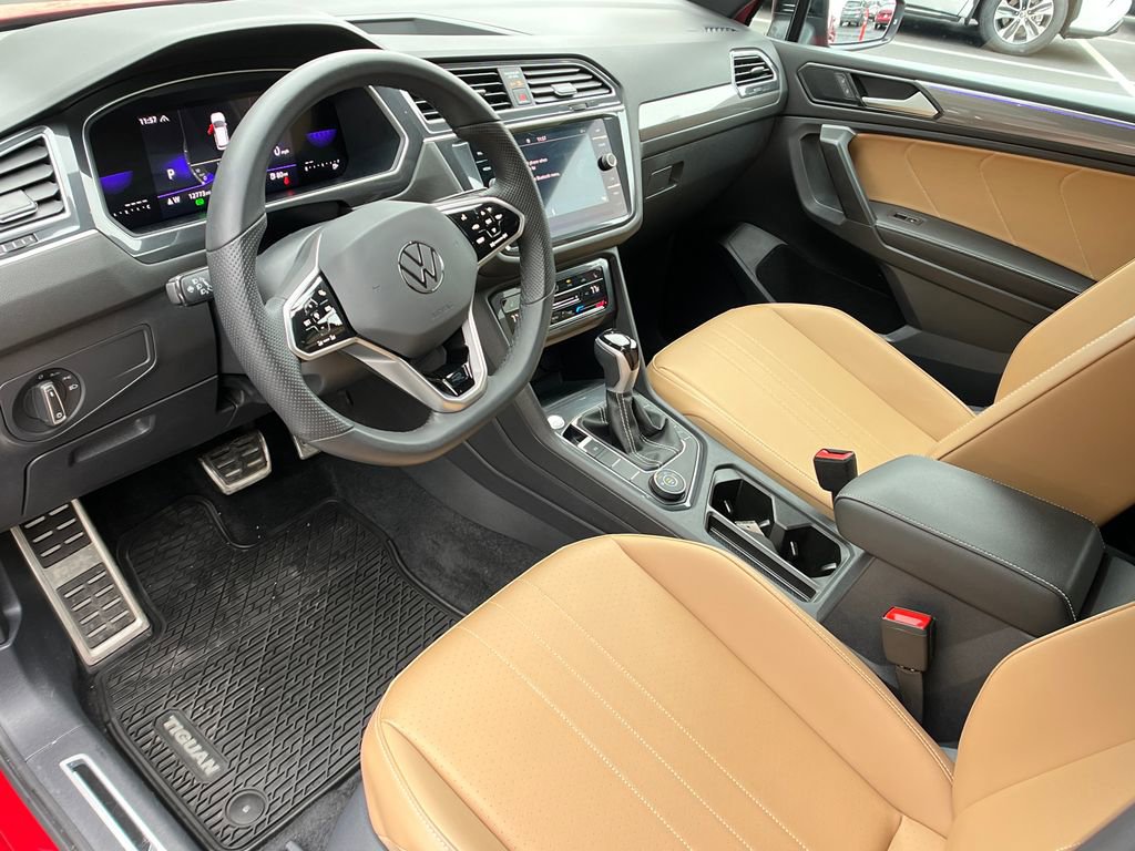 Used 2024 Volkswagen Tiguan SE R-Line image 10