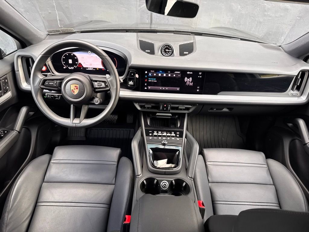 Used 2025 Porsche Cayenne Coupe image 17