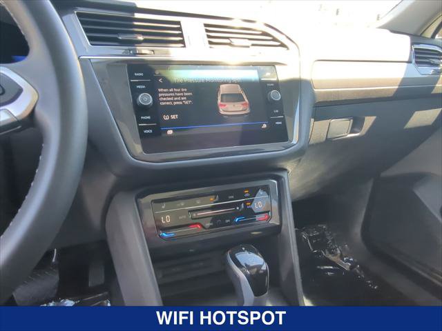 Certified 2022 Volkswagen Tiguan SE w/ Panoramic Sunroof Package FWD image 17