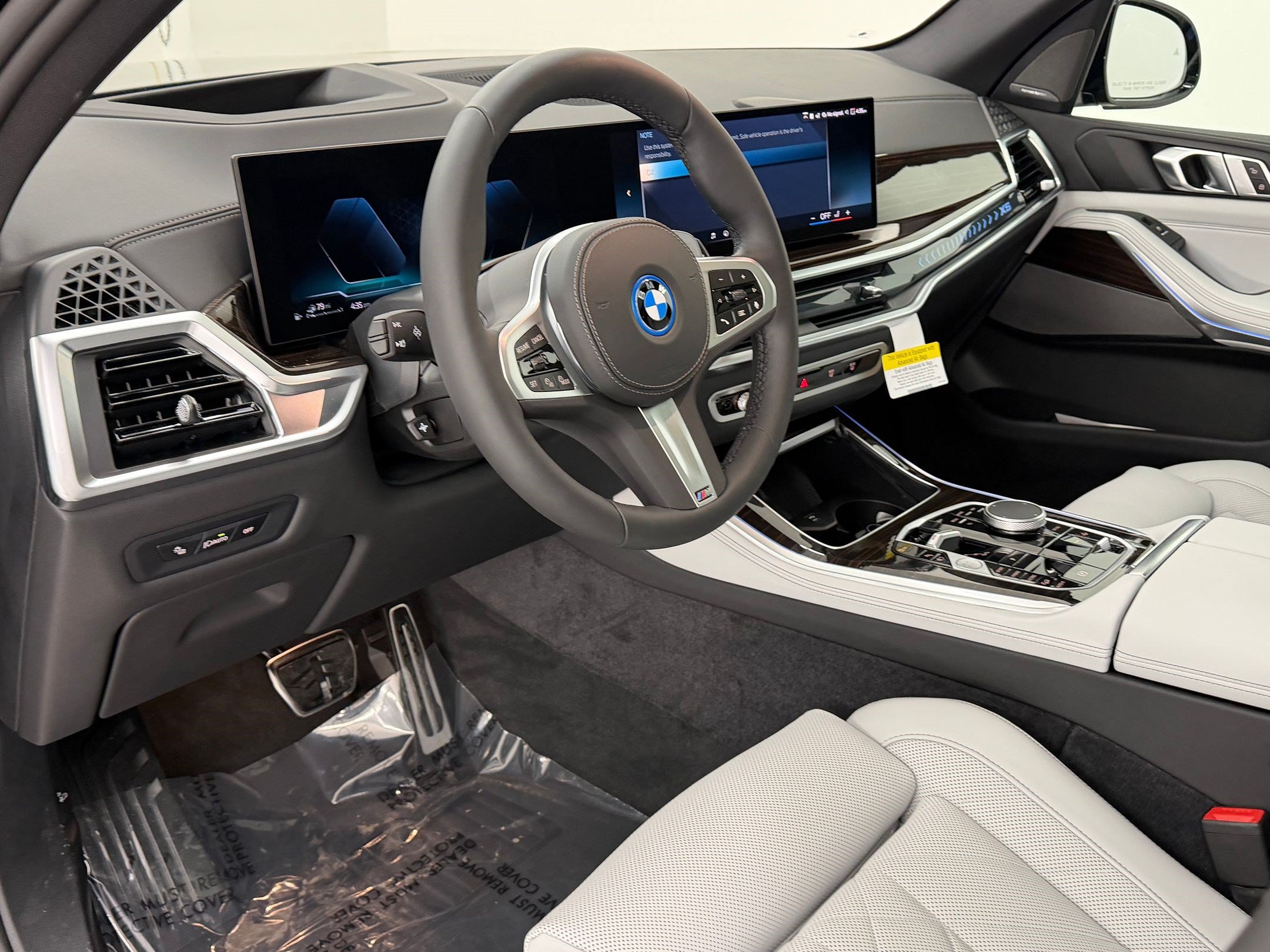 New 2026 BMW X5 xDrive50e w/ M Sport Package AWD/4WD image 4