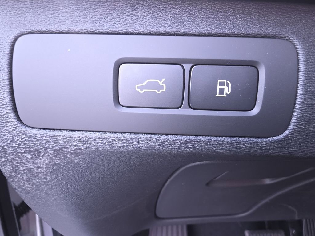 New 2026 Volvo XC90 T8 Plus w/ Protection Package Premier image 29