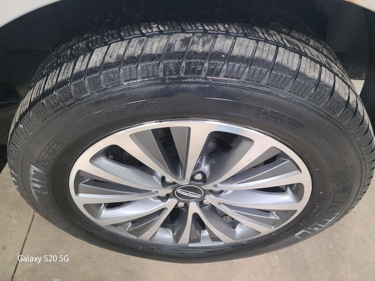 Used 2017 Lincoln Navigator Select image 13