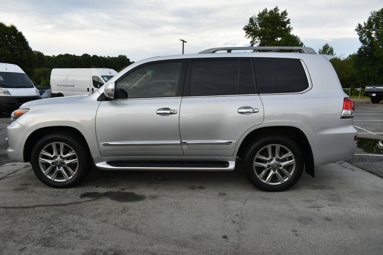 Used 2013 Lexus LX 570 4WD w/ Luxury Pkg image 9