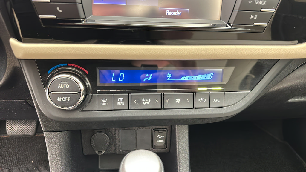 Used 2016 Toyota Corolla LE FWD image 20