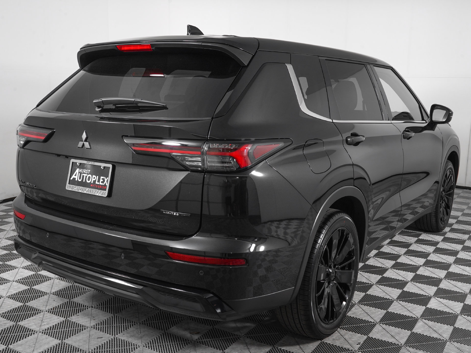 New 2026 Mitsubishi Outlander LE FWD image 6