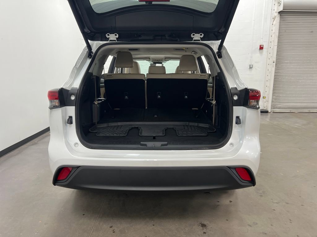 Used 2025 Toyota Highlander XLE image 25