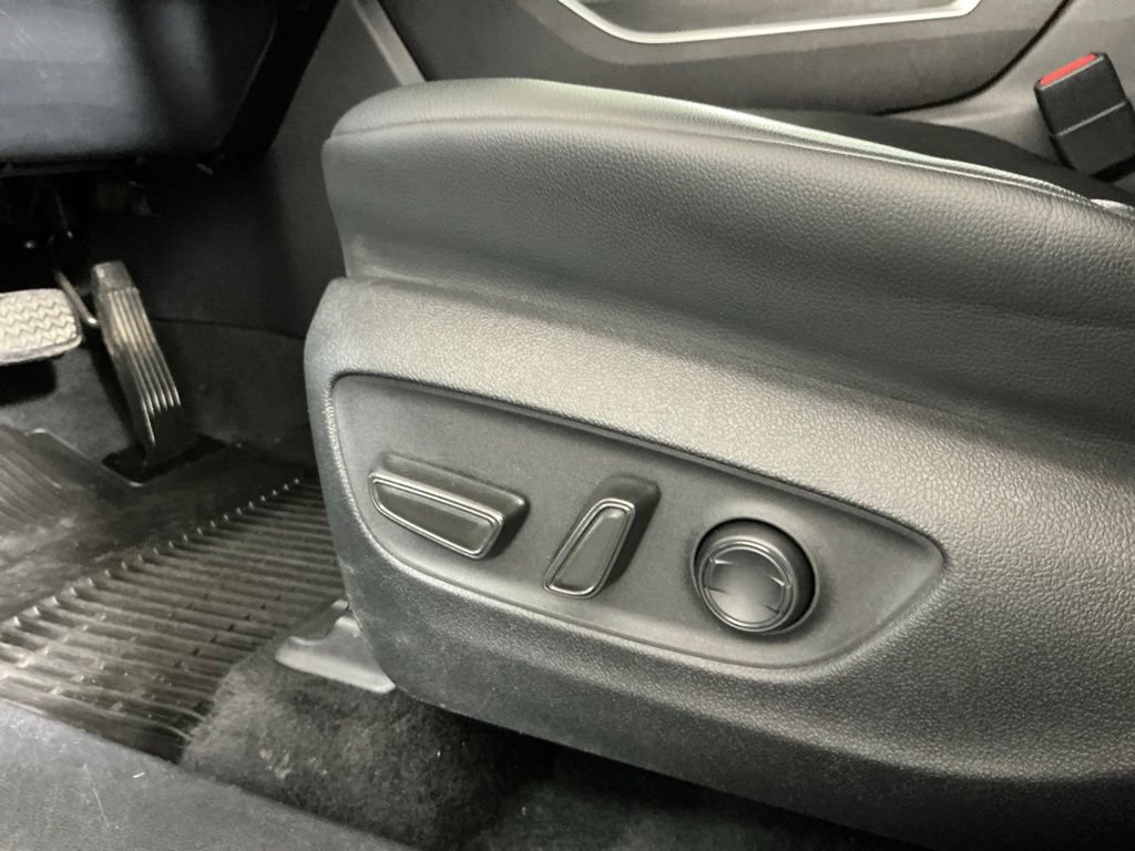 Used 2021 Toyota Highlander XLE AWD/4WD image 18