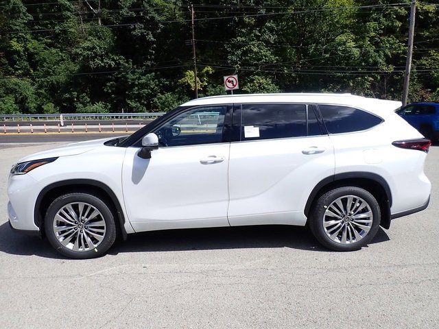 New 2025 Toyota Highlander Platinum image 6