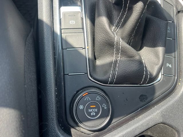 Used 2024 Volkswagen Tiguan SE R-Line AWD/4WD image 8