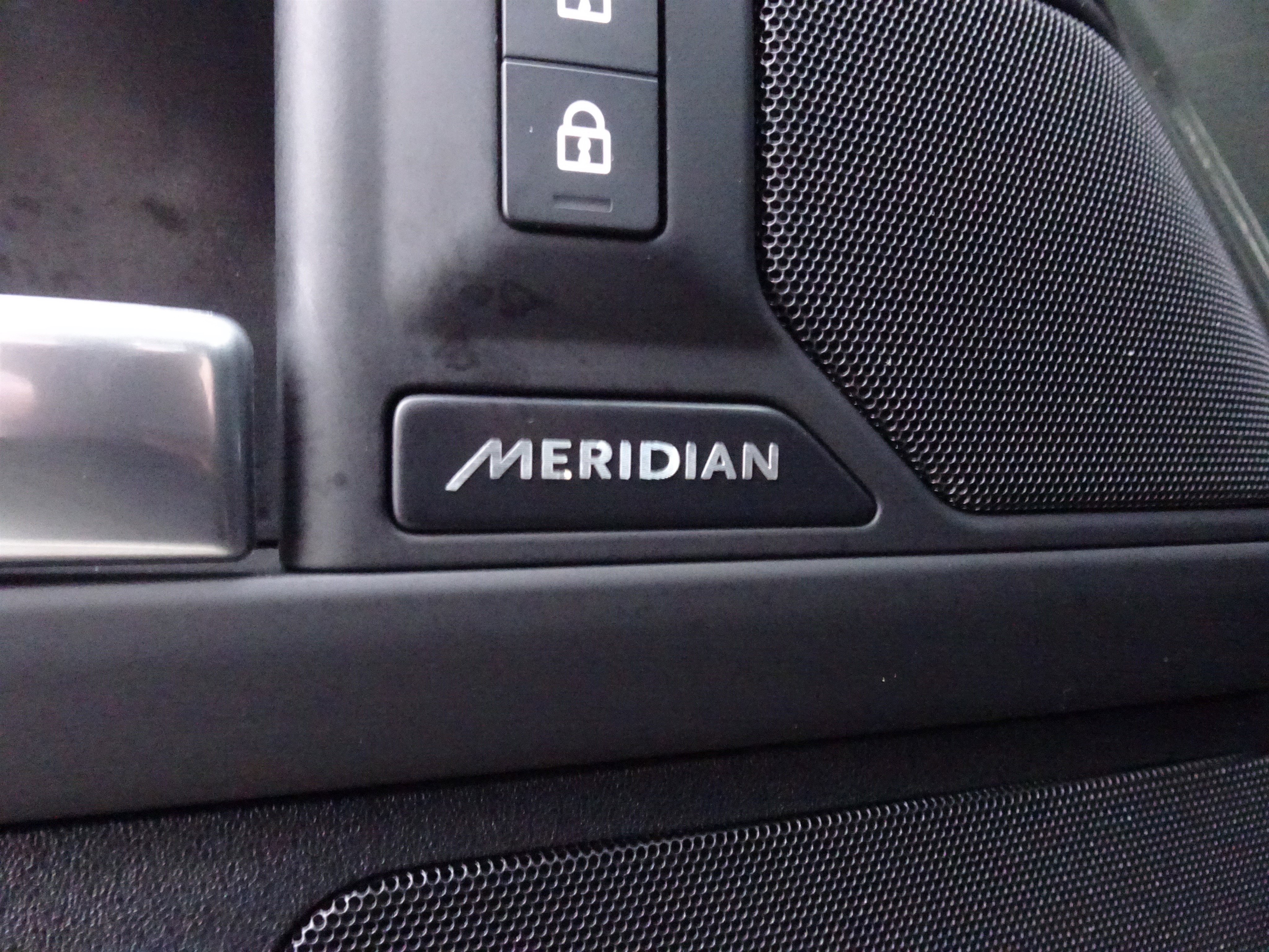 Certified 2025 Land Rover Defender 110 S image 29