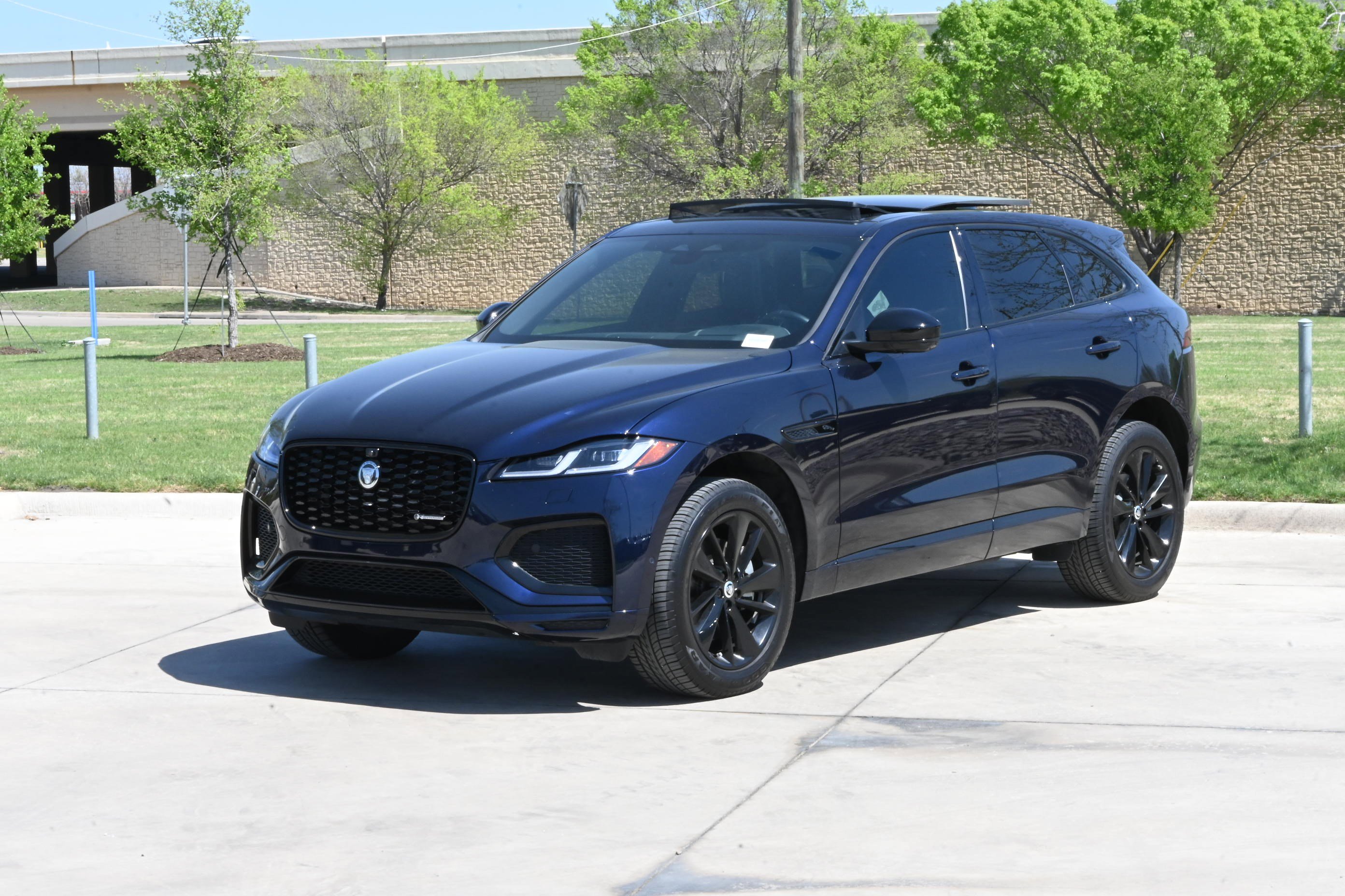 Used 2025 Jaguar F-PACE R-Dynamic S image 5