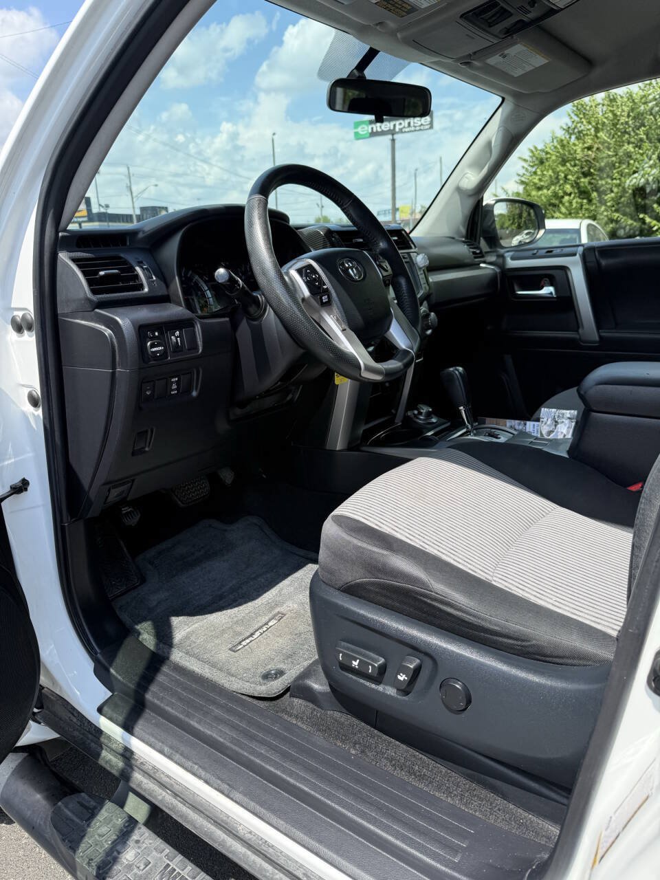 Used 2017 Toyota 4Runner SR5 AWD/4WD image 12